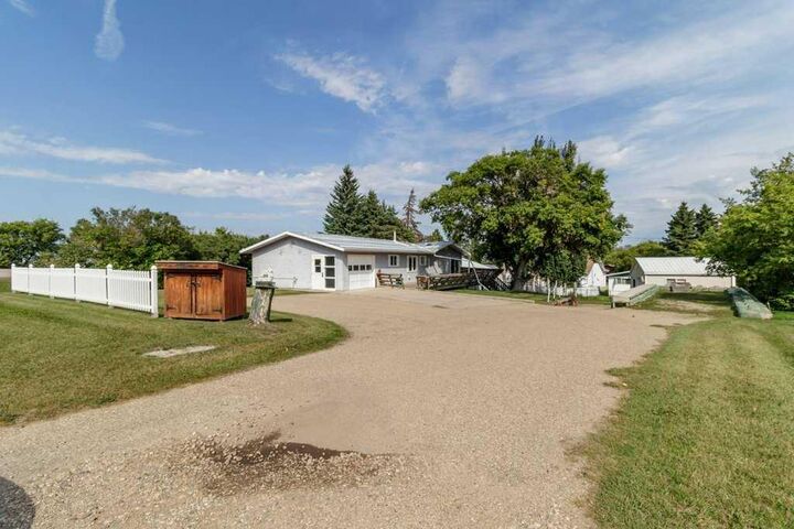Property Photo: 2213 26 Avenue AB T0M 0V0