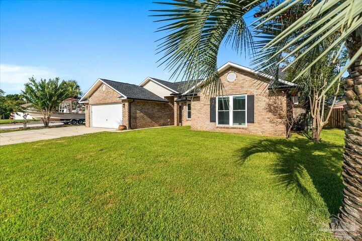 Property Photo:  5013 Terra Lake Cir  FL 32507 