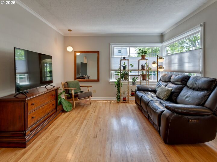 Property Photo: 1655 Pearl St NE OR 97301