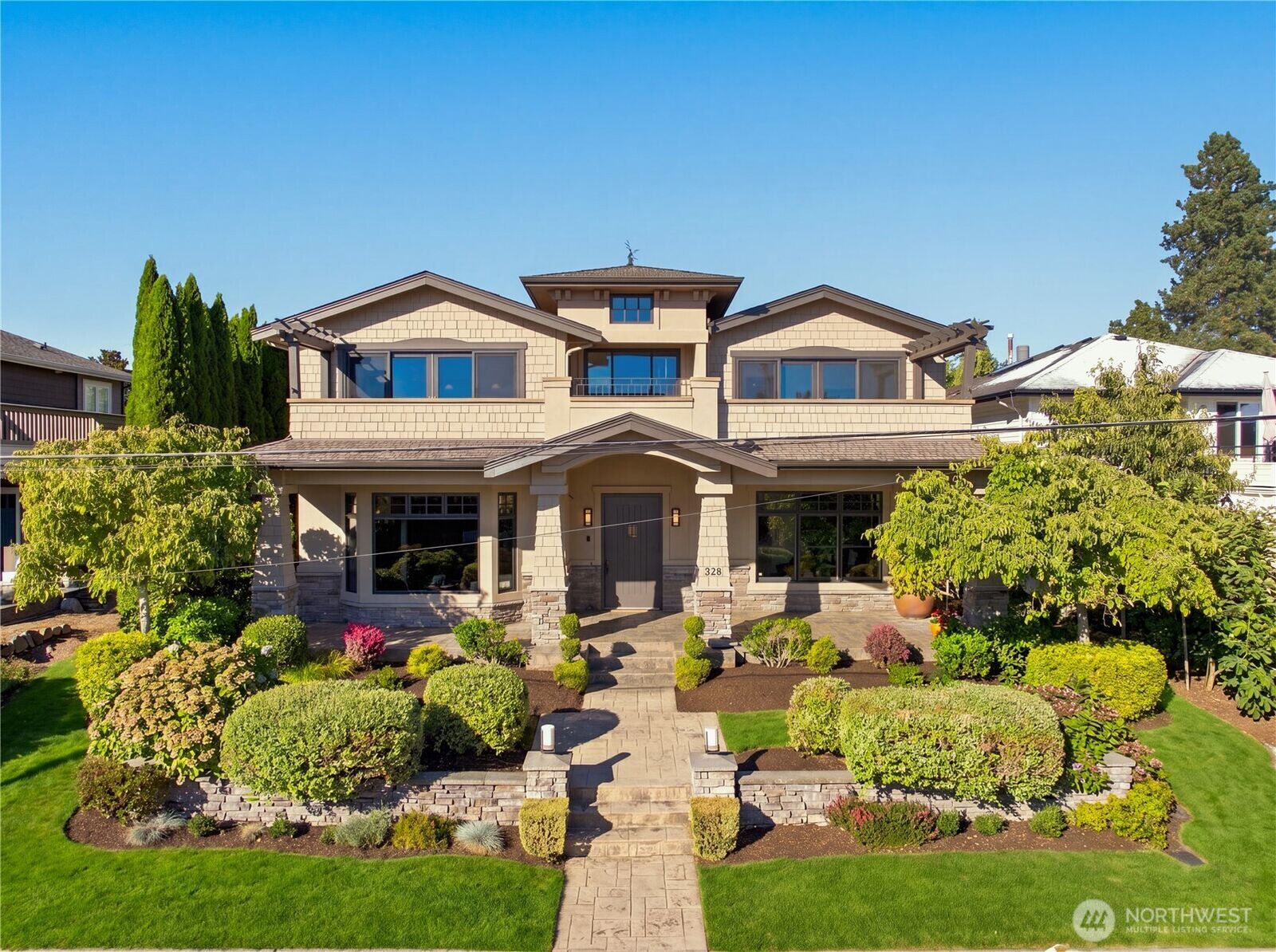 Property Photo:  328  10th Avenue W  WA 98033 