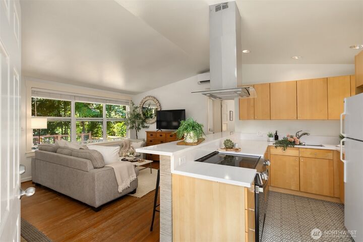 Property Photo: 1574 NE Park View Dr 10 WA 98110
