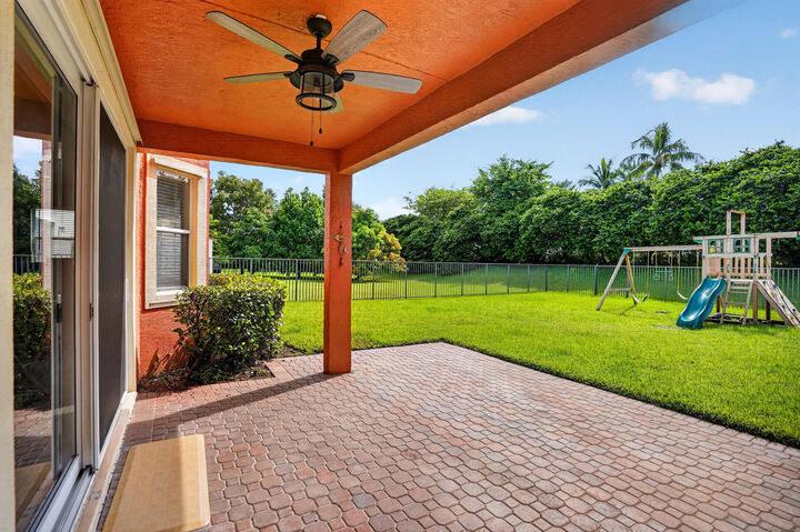 Property Photo: 9135 Dupont Place FL 33414