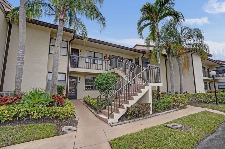 Property Photo:  7674 Tahiti Lane 101  FL 33467 