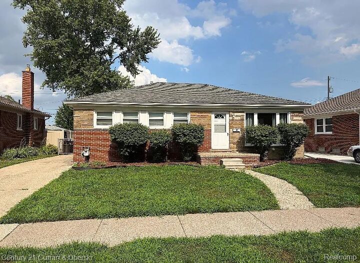 Property Photo: 8949 Fox Avenue MI 48101