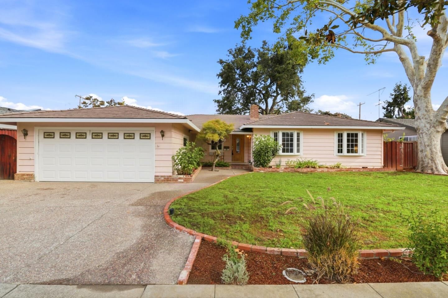 Property Photo: 1073 Enderby Way CA 94087