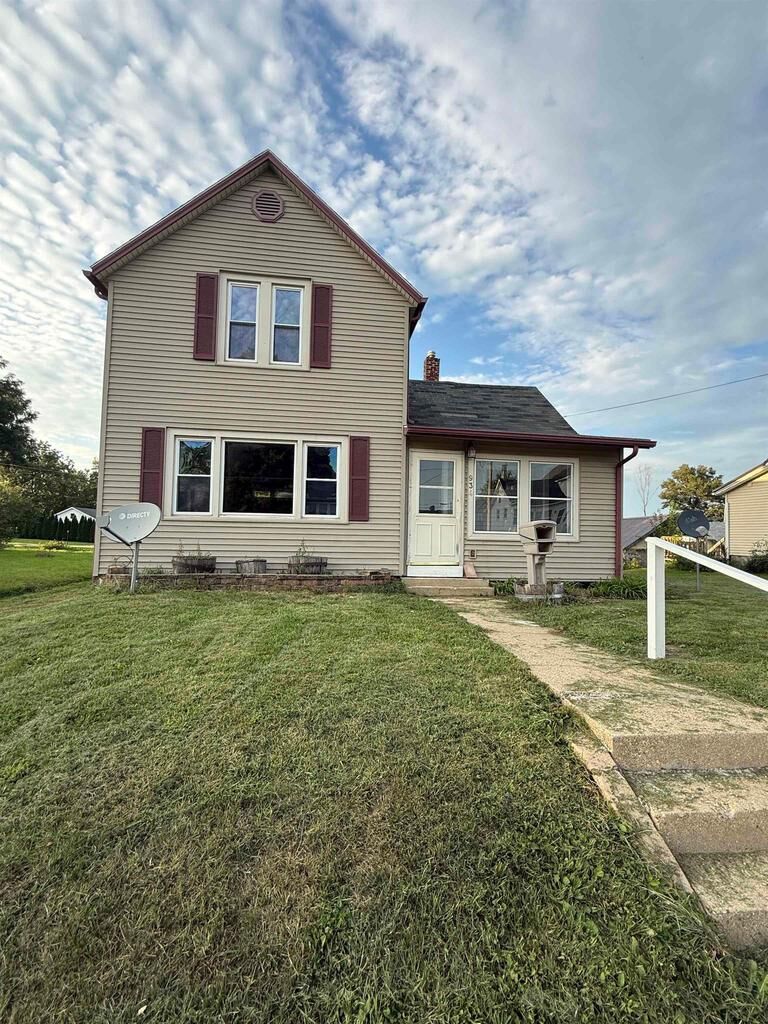 Property Photo: 934 E Garden Street IL 61032