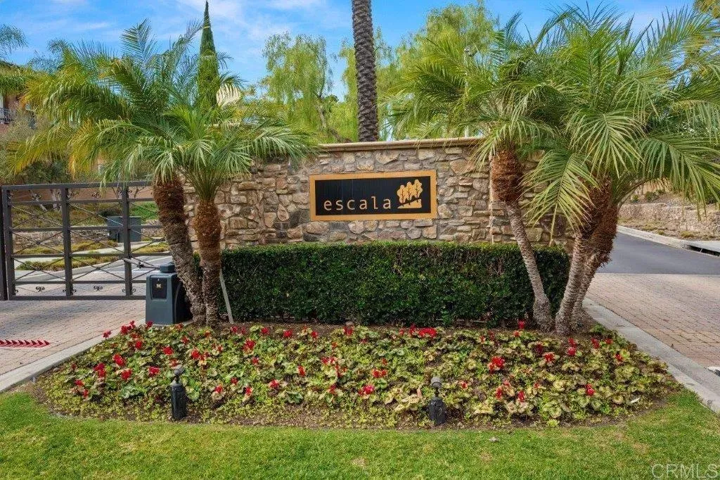 Property Photo: 2552 Escala Cir CA 92108