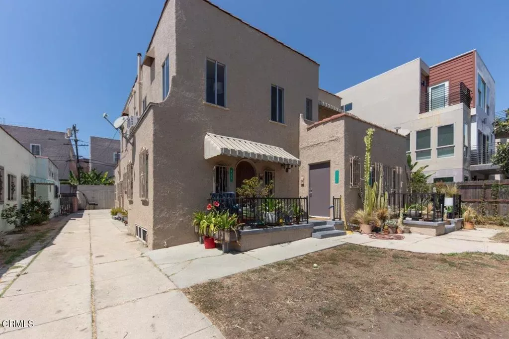 Property Photo: 833 N Ridgewood Place CA 90038