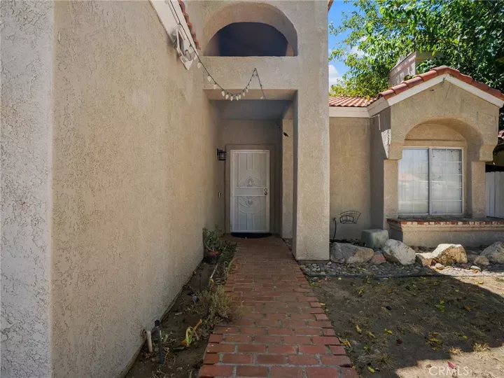 Property Photo: 1768 Sierra View CA 93535