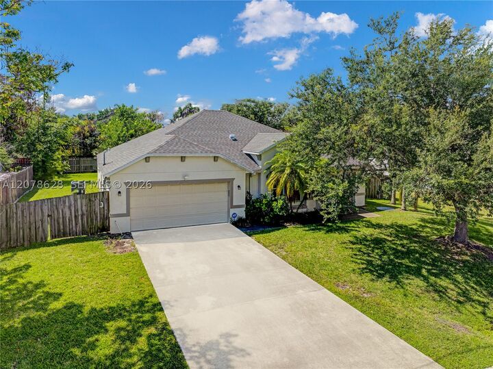 Property Photo:  2826 SE Melaleuca Blvd 00  FL 34952 