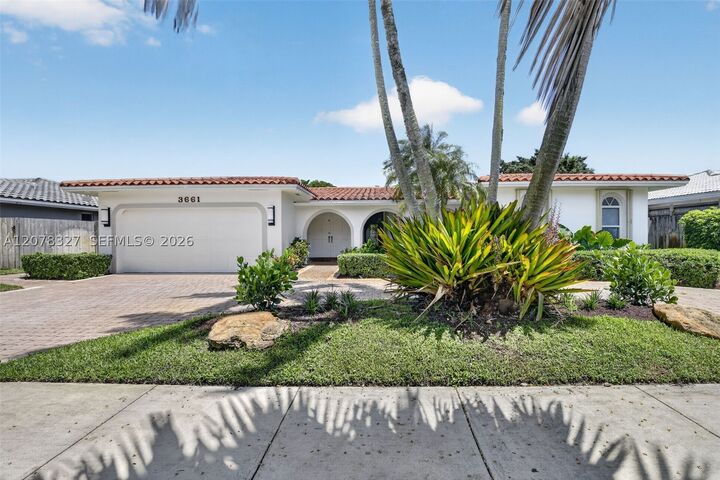 Property Photo: 3661 N 52nd Ave FL 33021