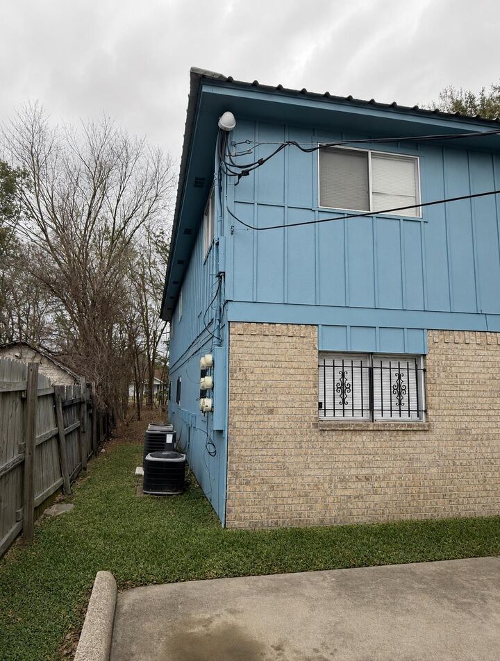 Property Photo: 2170 South St TX 77701