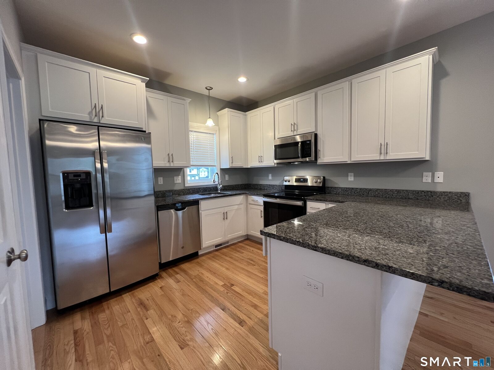Property Photo:  39 Eden Avenue 1  CT 06489 