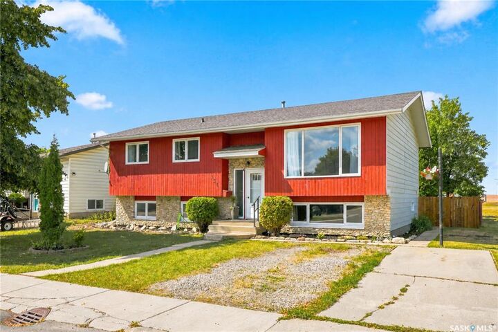 Property Photo: 154 Delayen Crescent SK S7N 2V6