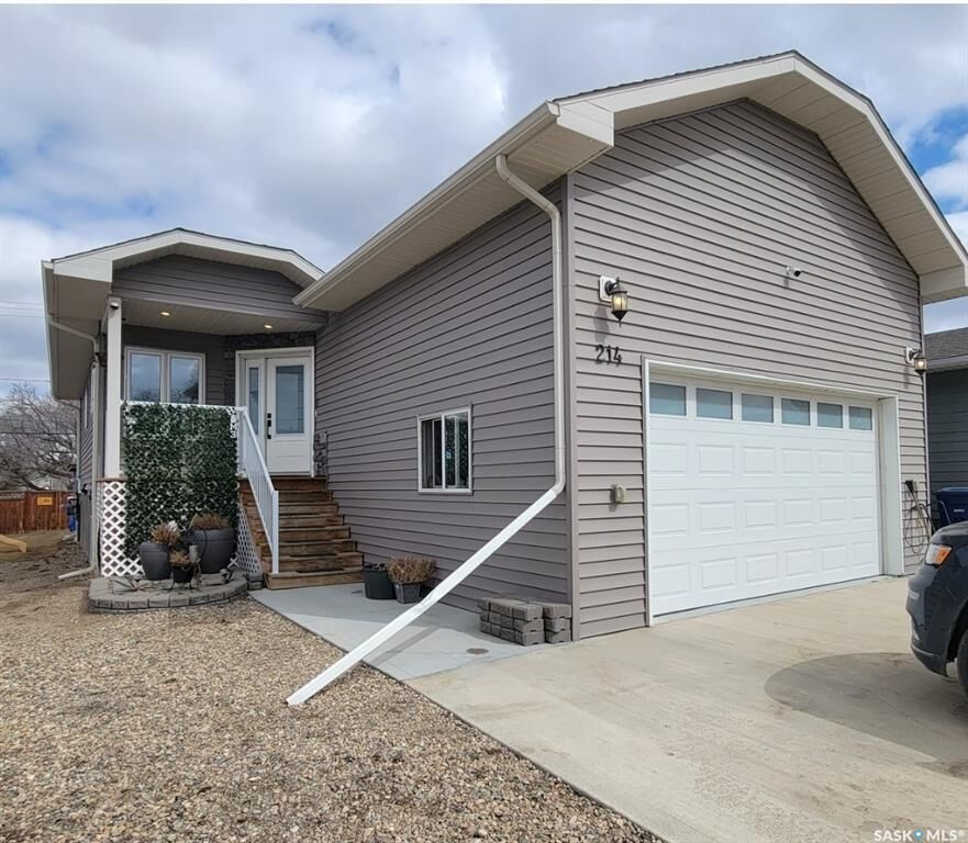Property Photo:  214 1st Avenue W  SK S0M 1M0 