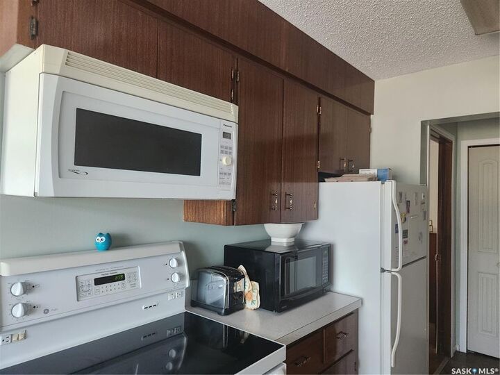 Property Photo: 320 13th Avenue NE 5 SK S9H 2V9