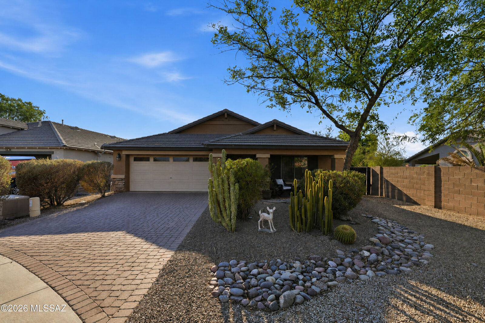 Property Photo:  