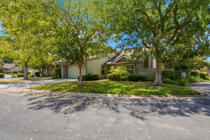Property Photo: 9126 N Stoneridge Lane CA 93720