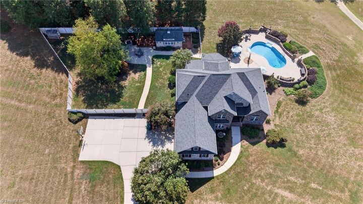 Property Photo:  493 Mashie Drive  NC 27358 