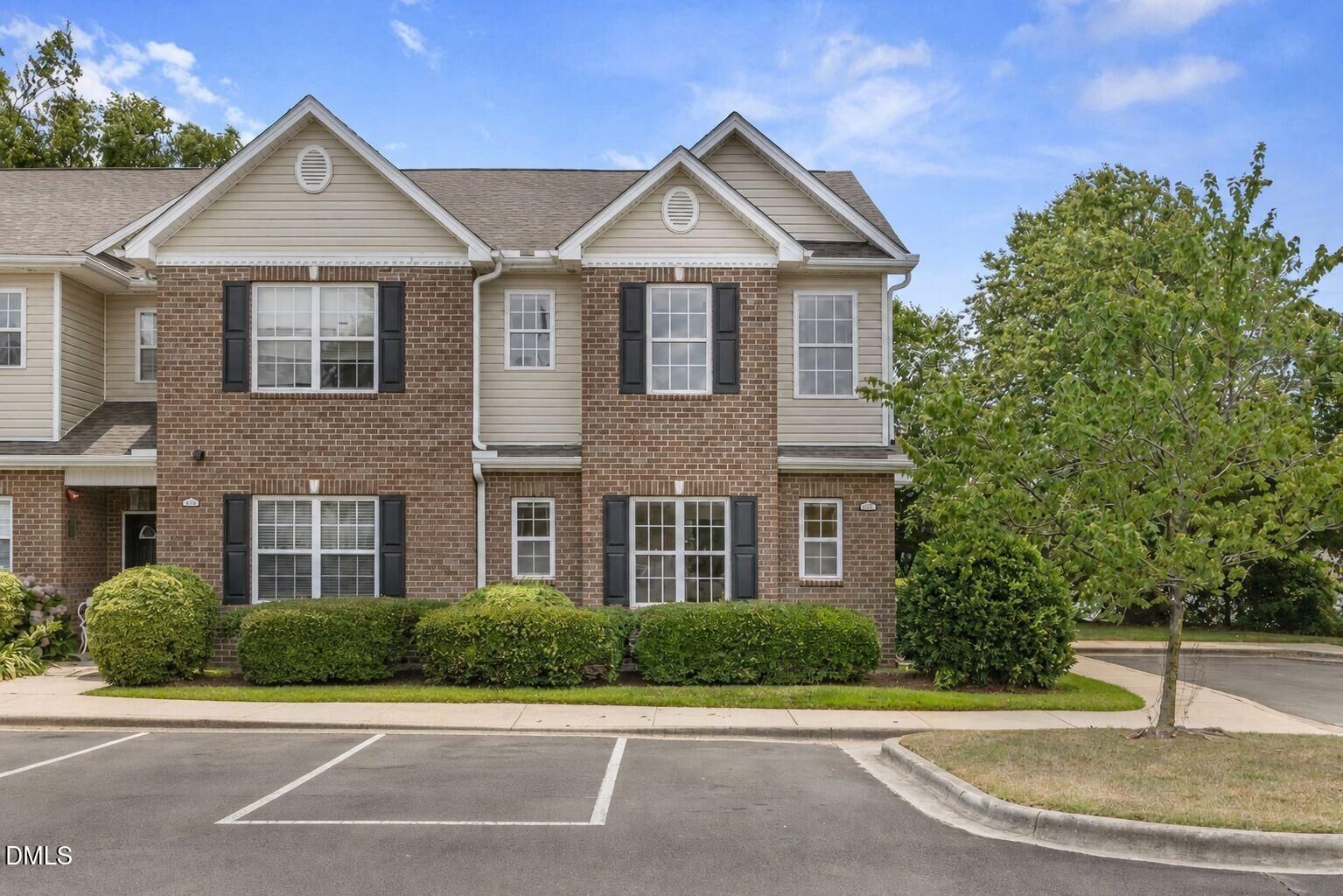 Property Photo: 352 E Willhaven Drive NC 27526