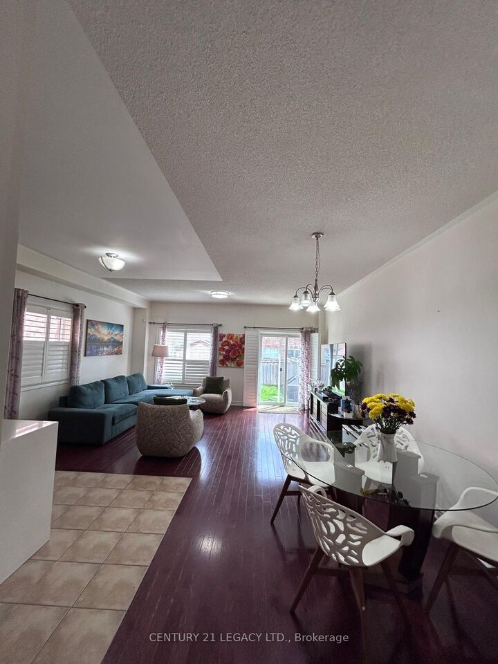 Property Photo:  385 Comiskey Crescent  ON L5W 0C6 