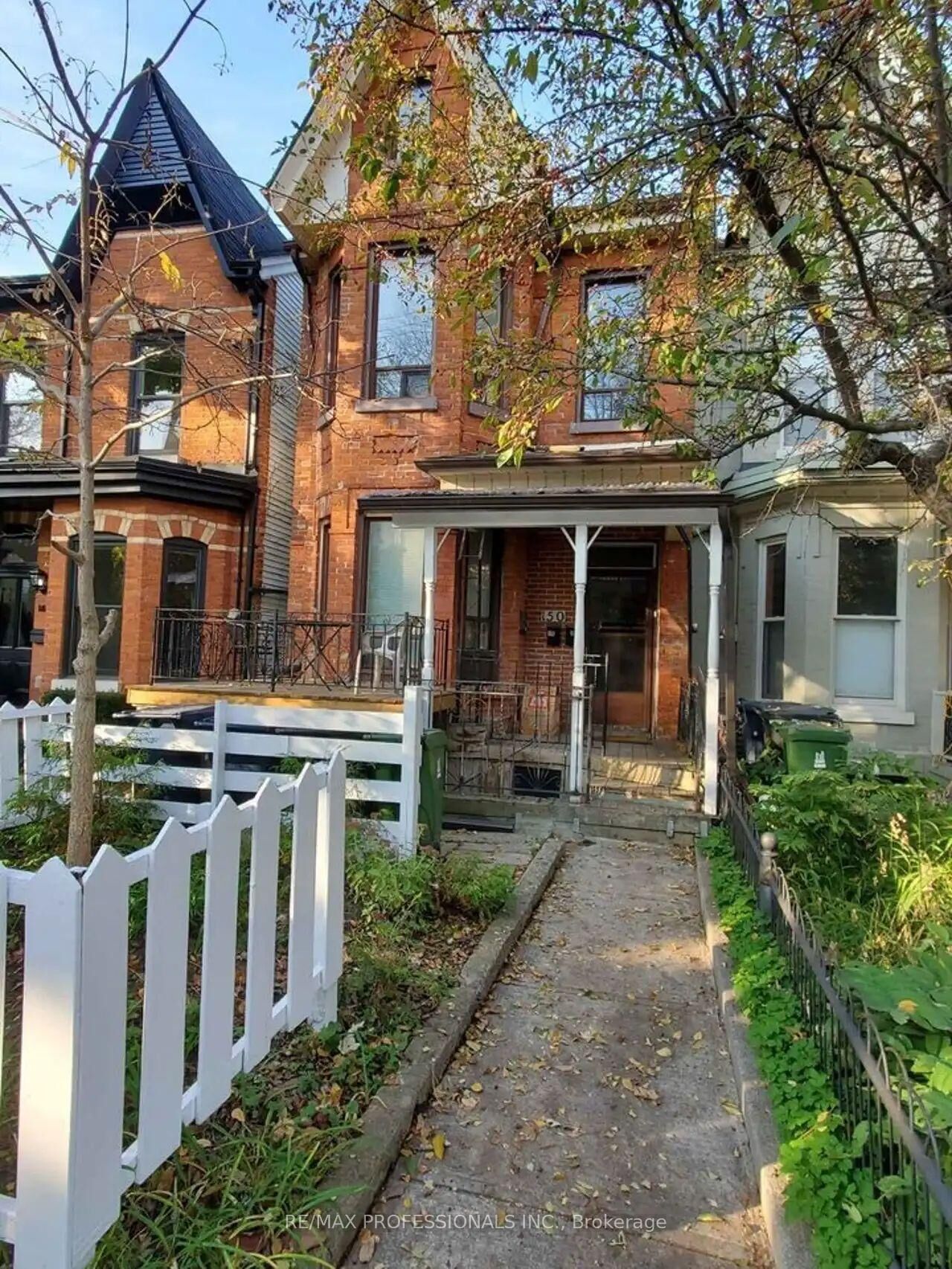 Property Photo:  150 Robert Street Main Level  ON M5S 2K3 