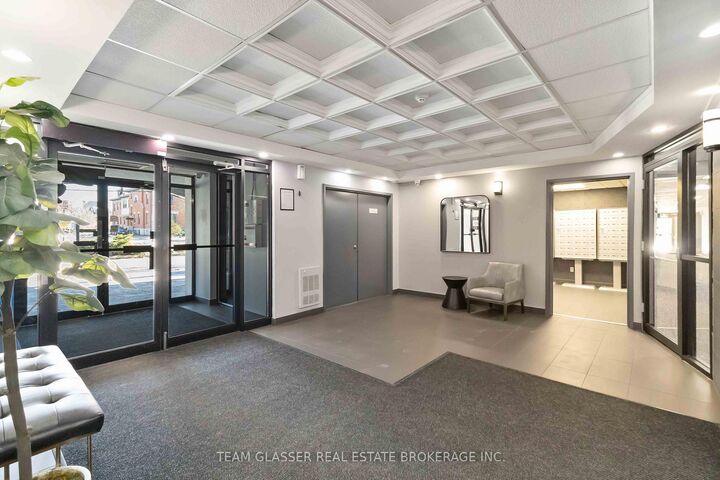 Property Photo:  396 Queens Avenue 502  ON N6B 1X7 