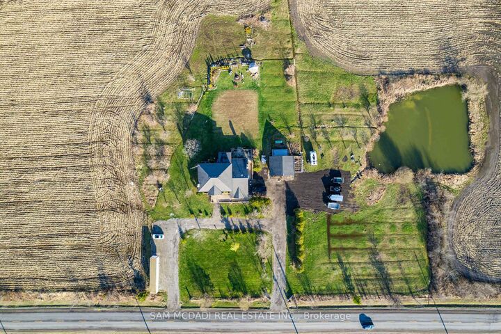 225 Park Road S — photo 1