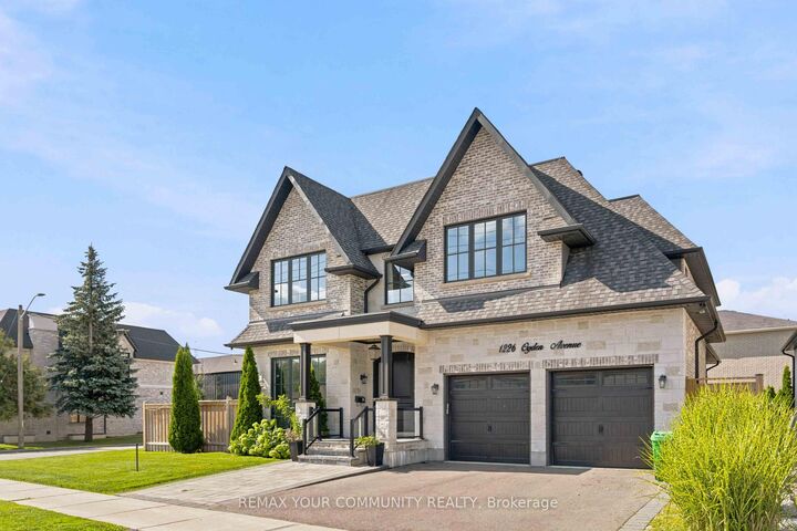 Property Photo:  1226 Ogden Avenue  ON L5E 2H4 