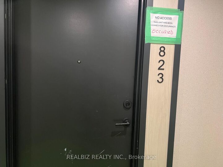 Property Photo: 91 Montclair Avenue 823 ON M5P 0B1