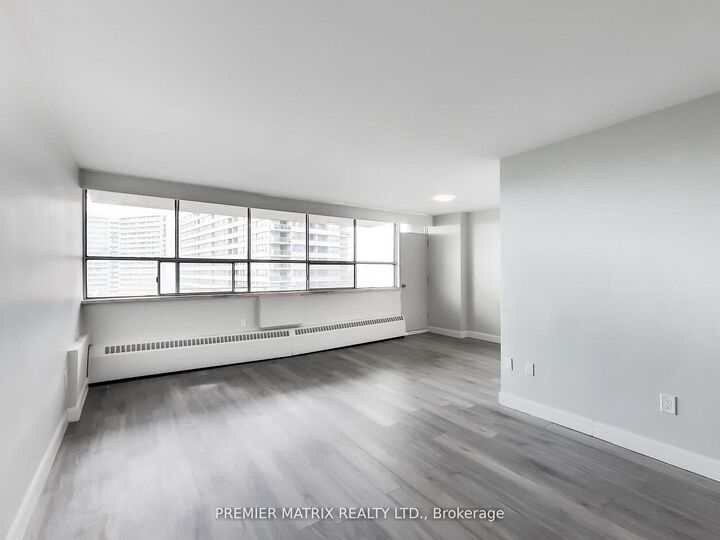 Photo de la propriété:  65 Thorncliffe Park Drive 907  ON M4H 1L2 