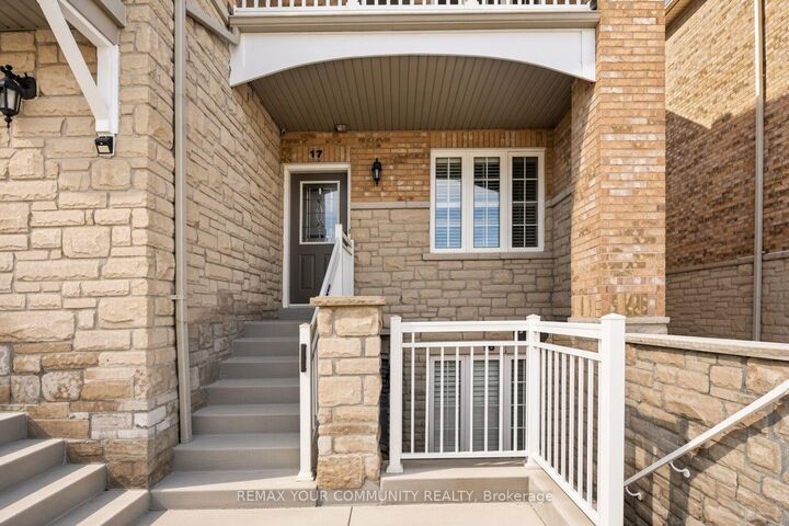 Property Photo: 520 Silken Laumann Drive 17 ON L3X 2S7
