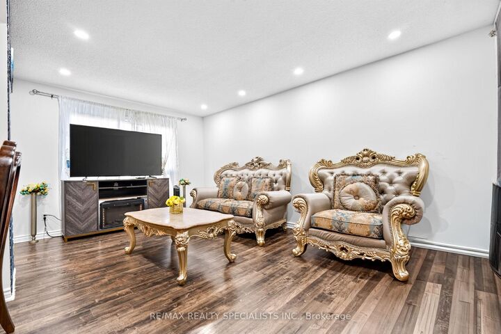 Property Photo: 24 Garrison Square ON L6S 2H3