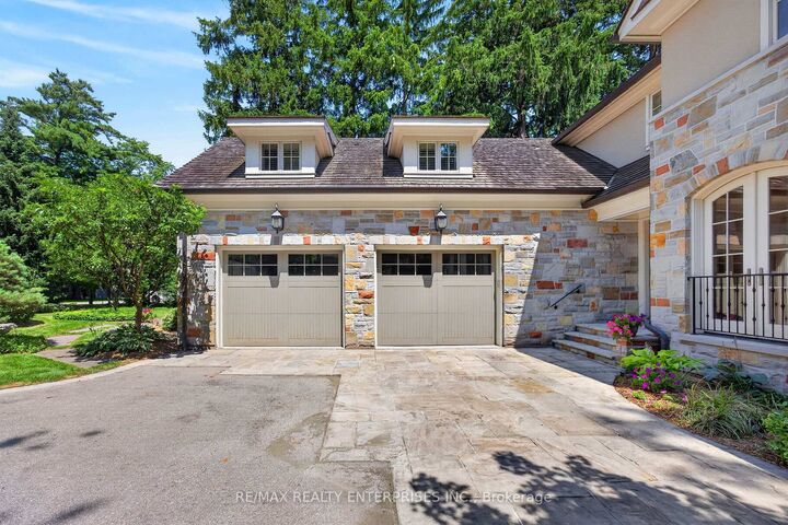 Property Photo: 1396 Crescent Road ON L5H 1P6