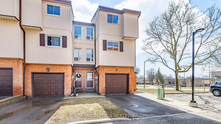 Property Photo:  601 Galahad Drive 19  ON L1K 1L9 