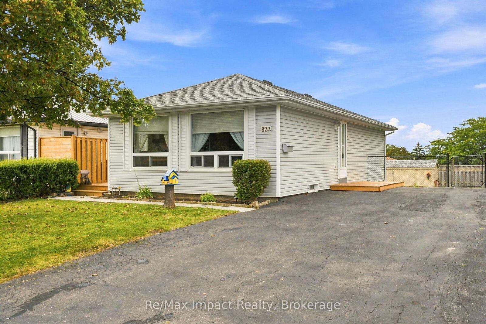 Property Photo: 822 Southdown Street ON L1H 7X3