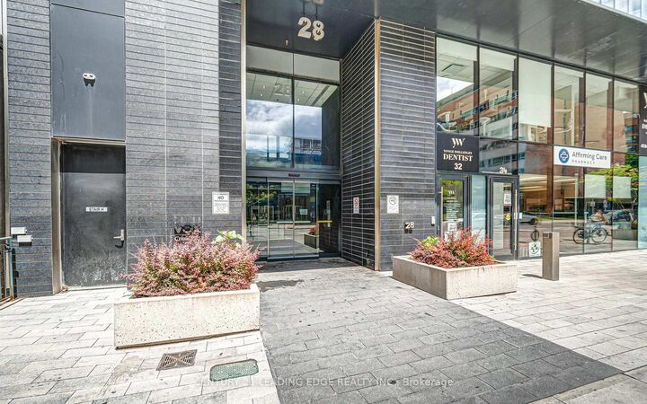 Property Photo:  28 Wellesley Street E 3208  ON M4Y 0C4 