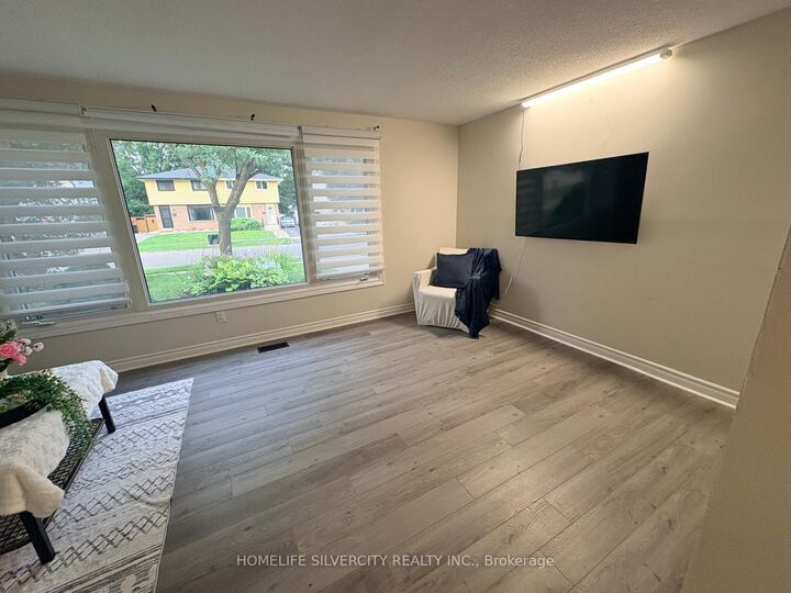 Property Photo:  433 Lee Avenue  ON N2K 2G4 