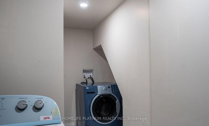 Property Photo:  116 Flowertown Avenue  ON L6X 3Y6 