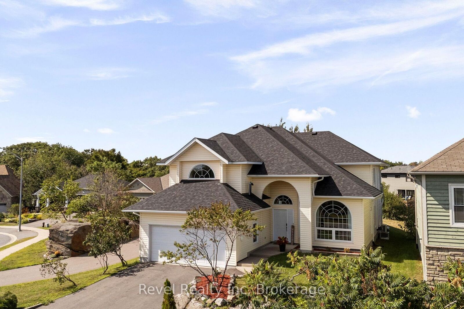 Property Photo: 5 Avery Court ON P2A 3C4