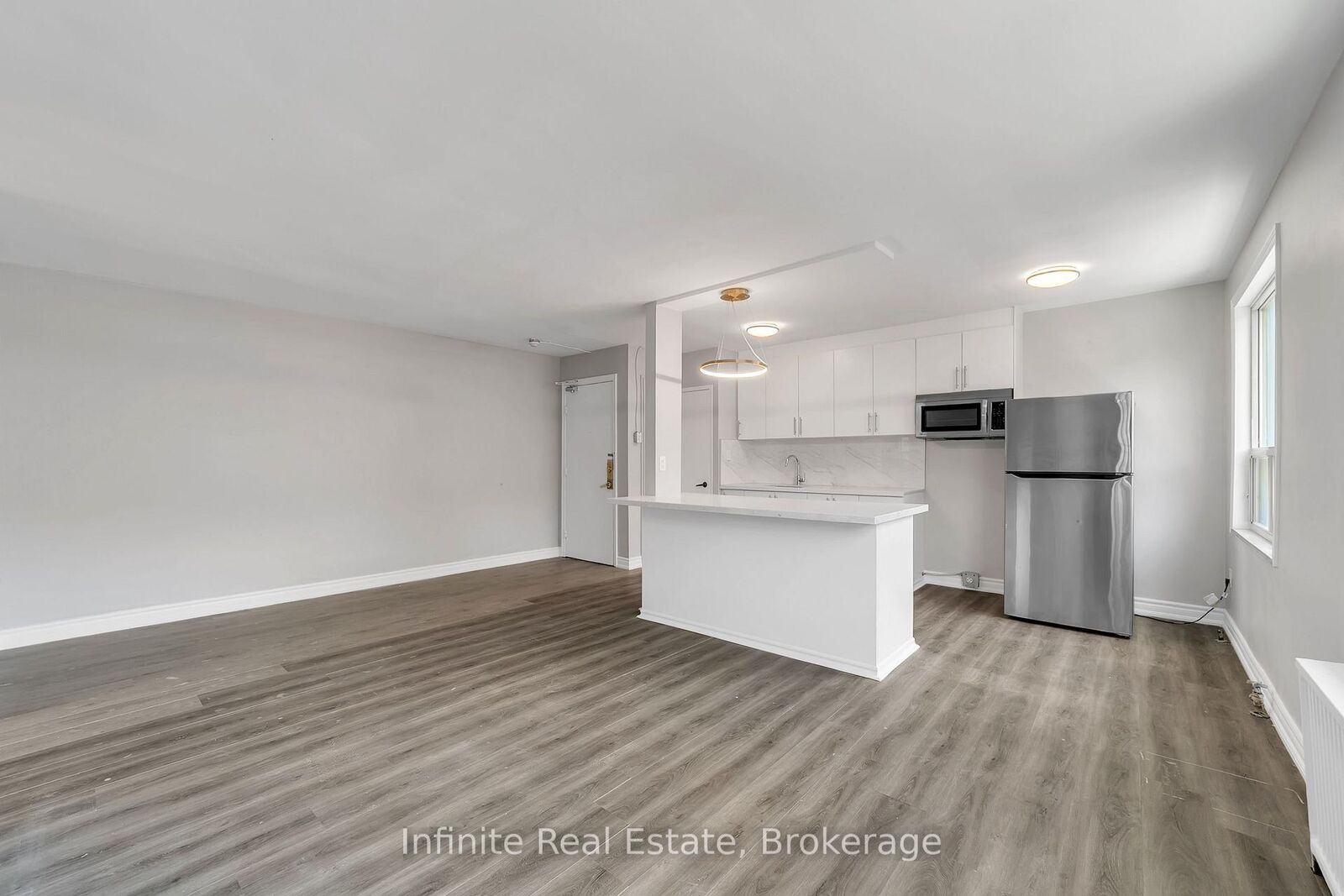 Property Photo:  896 Eglinton Avenue E 310  ON M4G 2L2 