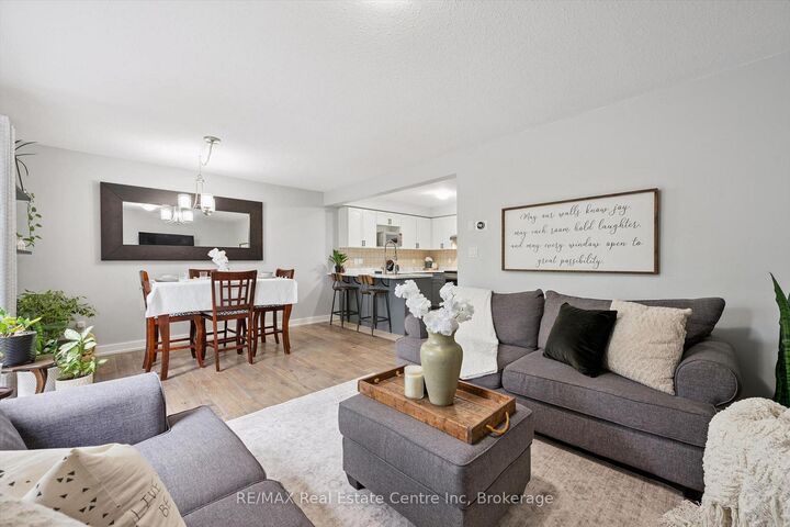 31 Schroder Crescent 21 — photo 1