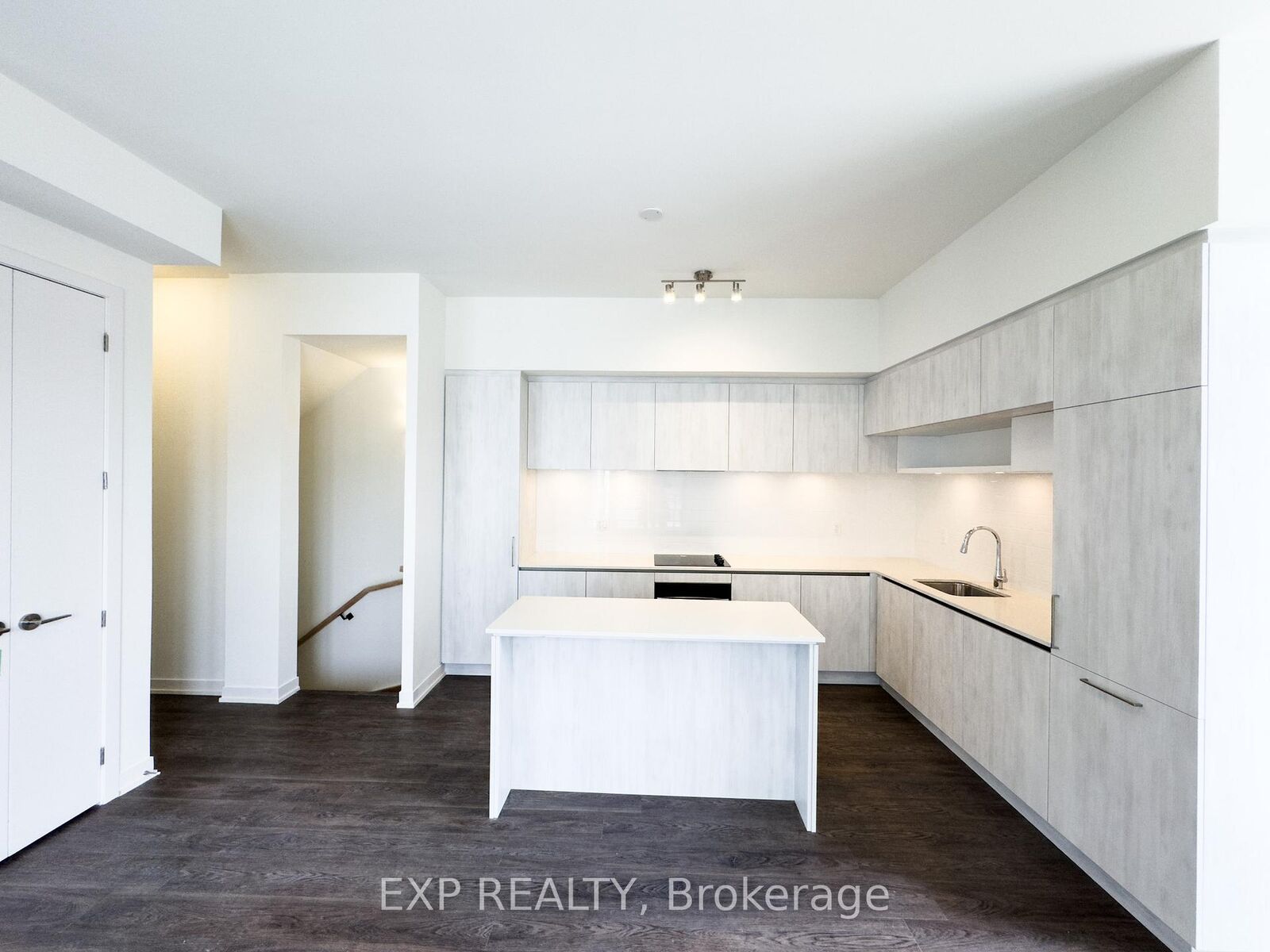 Property Photo:  2 Steckley House Lane Th903  ON L4S 0N4 