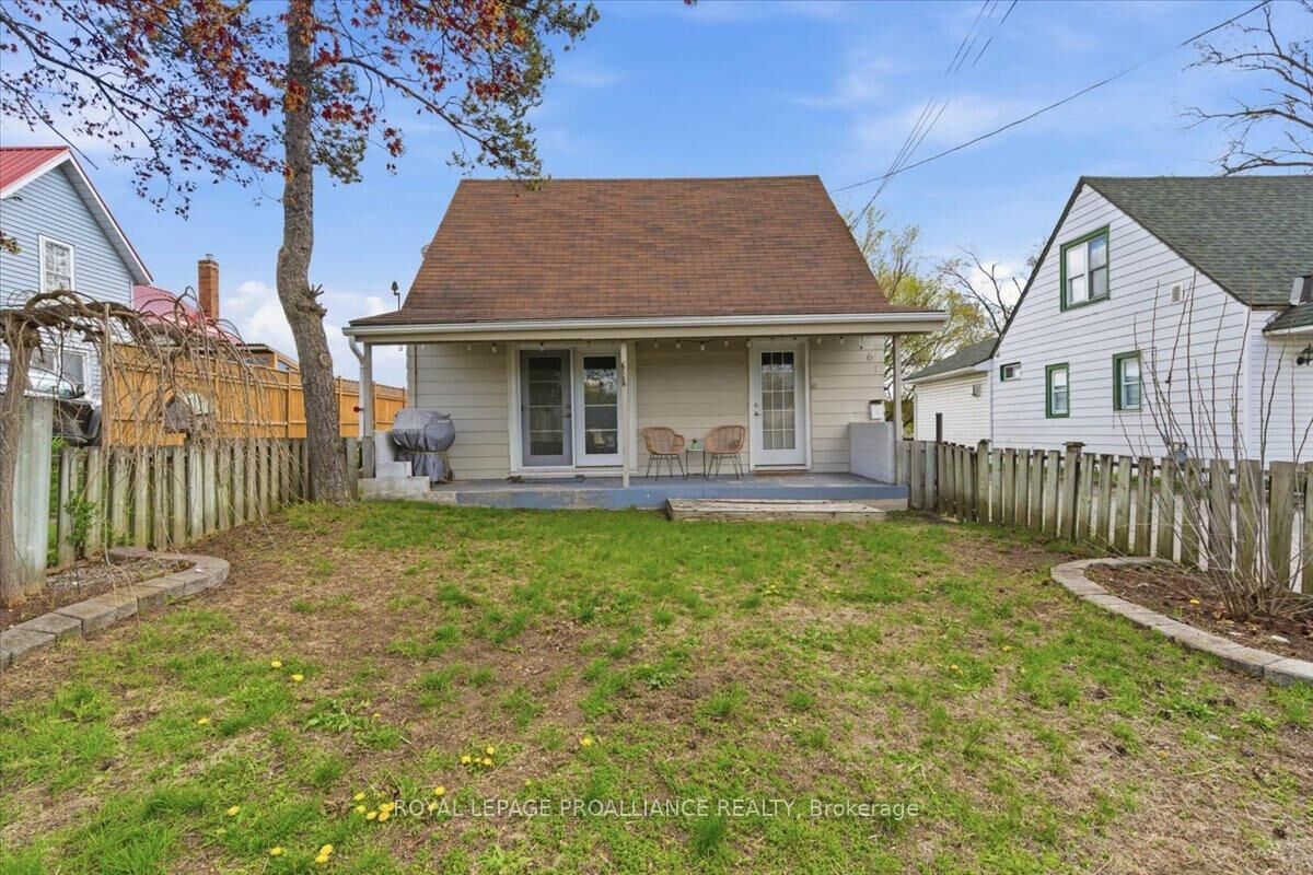 Property Photo:  61 Delaney Street  ON K8V 4L7 