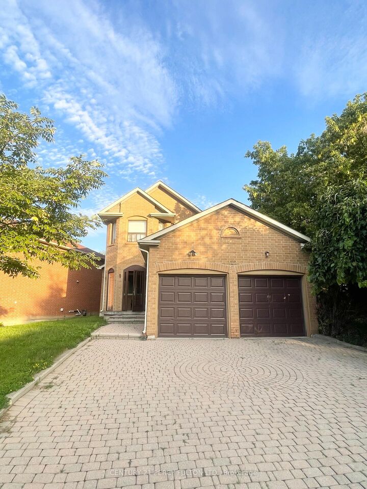 122 Mc Cabe Crescent — photo 1