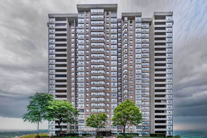 Property Photo: 30 Malta Avenue 1106 ON L6Y 4S5