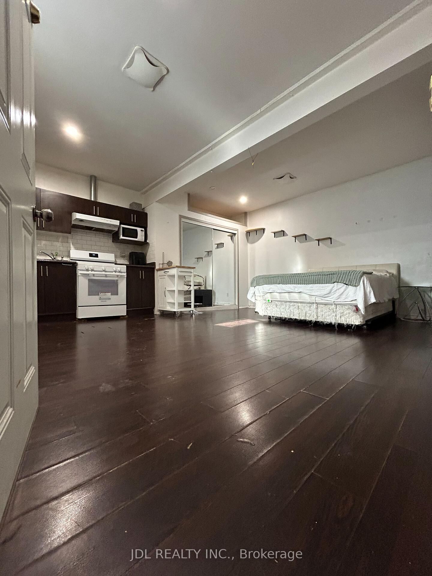 Property Photo:  128 Denison Ave Avenue Studio  ON M5T 2N3 