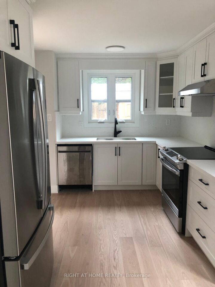 Property Photo: 762 Hillcroft Street ON L1G 7H6
