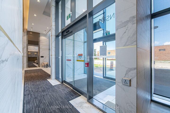 Property Photo:  898 Portage Parkway 5301  ON L4K 0J6 