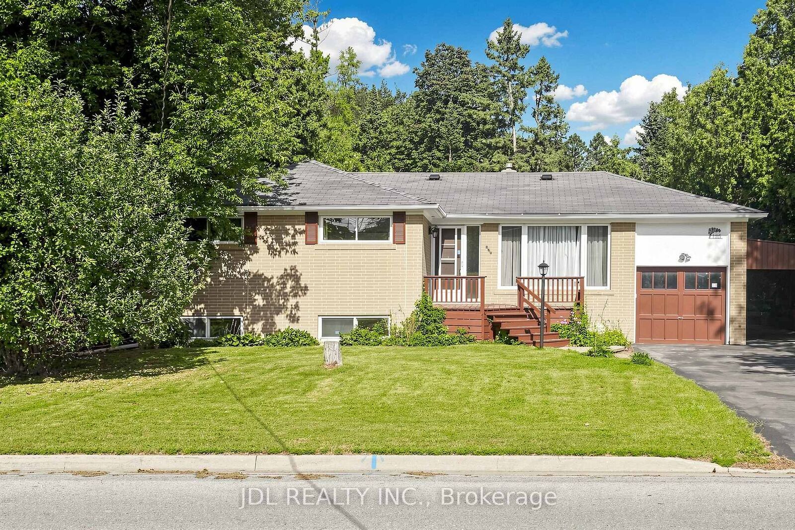 Property Photo:  105 Park Avenue  ON L3Y 1T6 
